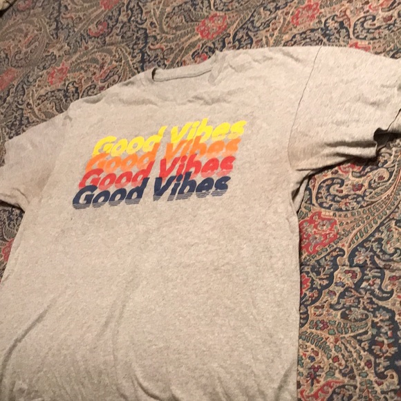 Good Vibes T-Shirt - Picture 3 of 4